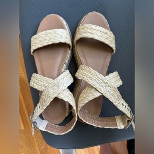 Universal Thread Tan Sandals with Braided Design